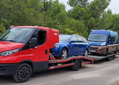 Abschleppen von Transporter und Pkw