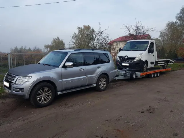 Towing an off-road car